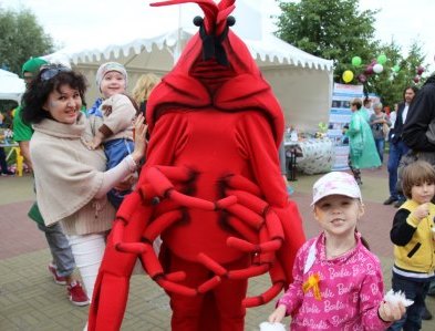 Ростовая кукла рака борется с канцерофобией